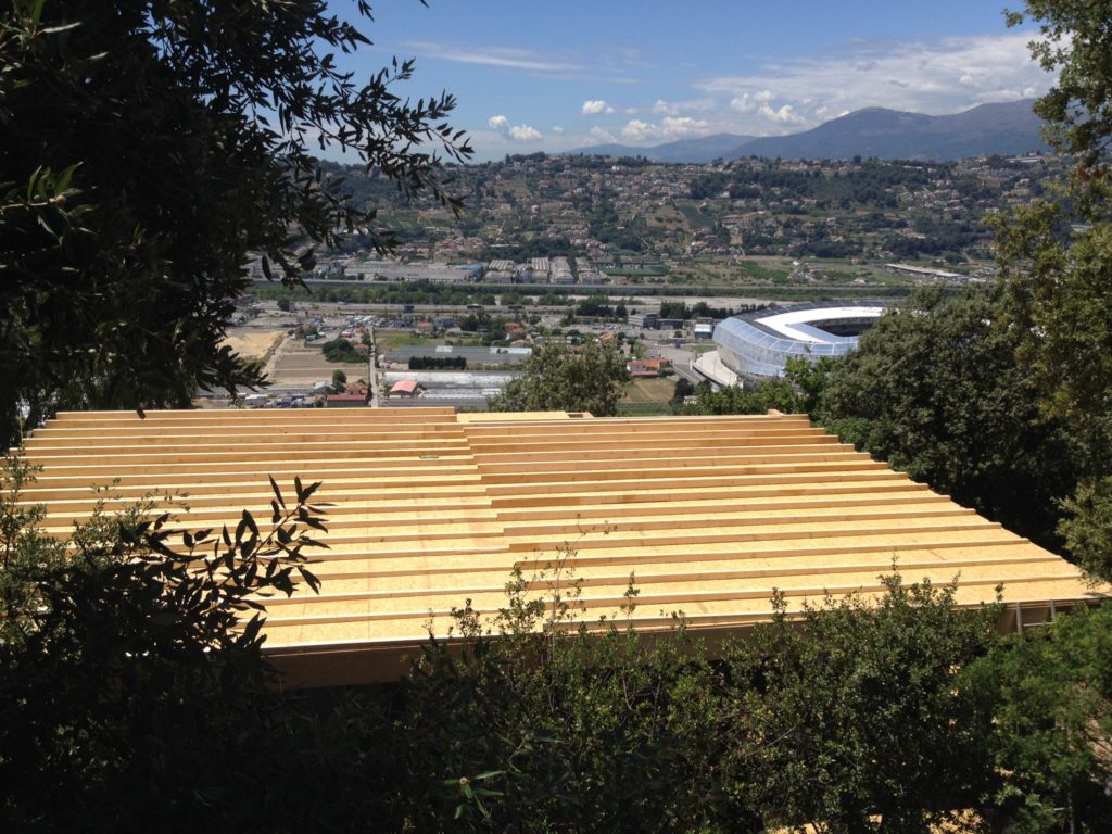 Caleage de pente pour toiture terrasse maison en ossature bois à Nice