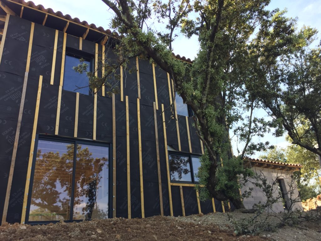 Suite de la construction d'une maison en ossature bois dans le Var