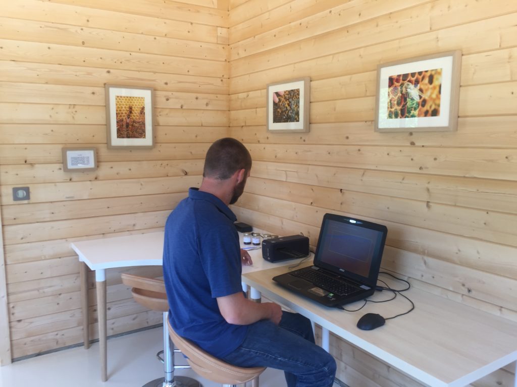 Bureaux en bois massif à Mazaugues